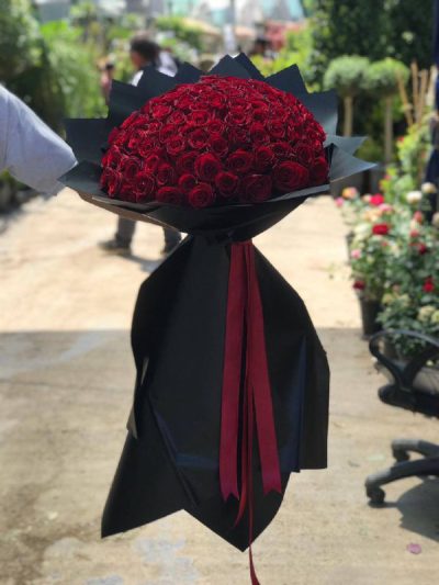 دسته گل رز قرمز 100شاخه