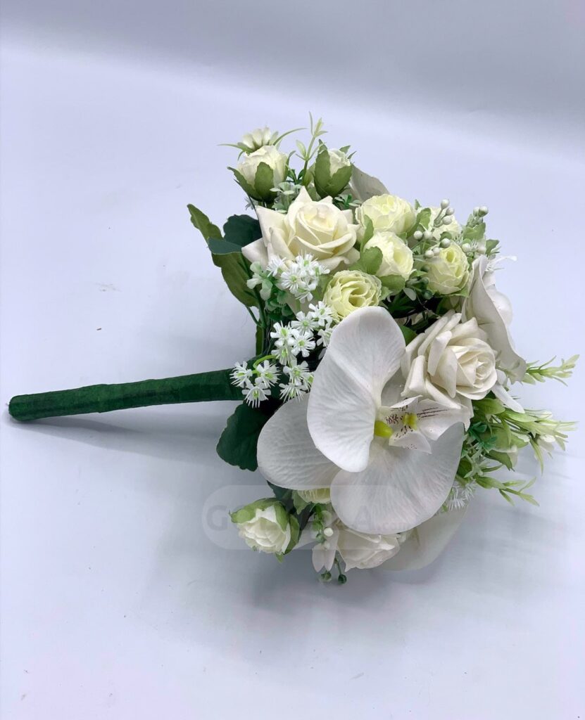 دسته گل ارکیده و رز عروس