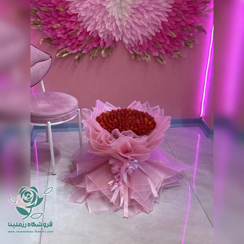 دسته گل توت فرنگی