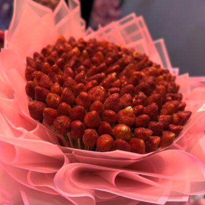 دسته گل توت فرنگی