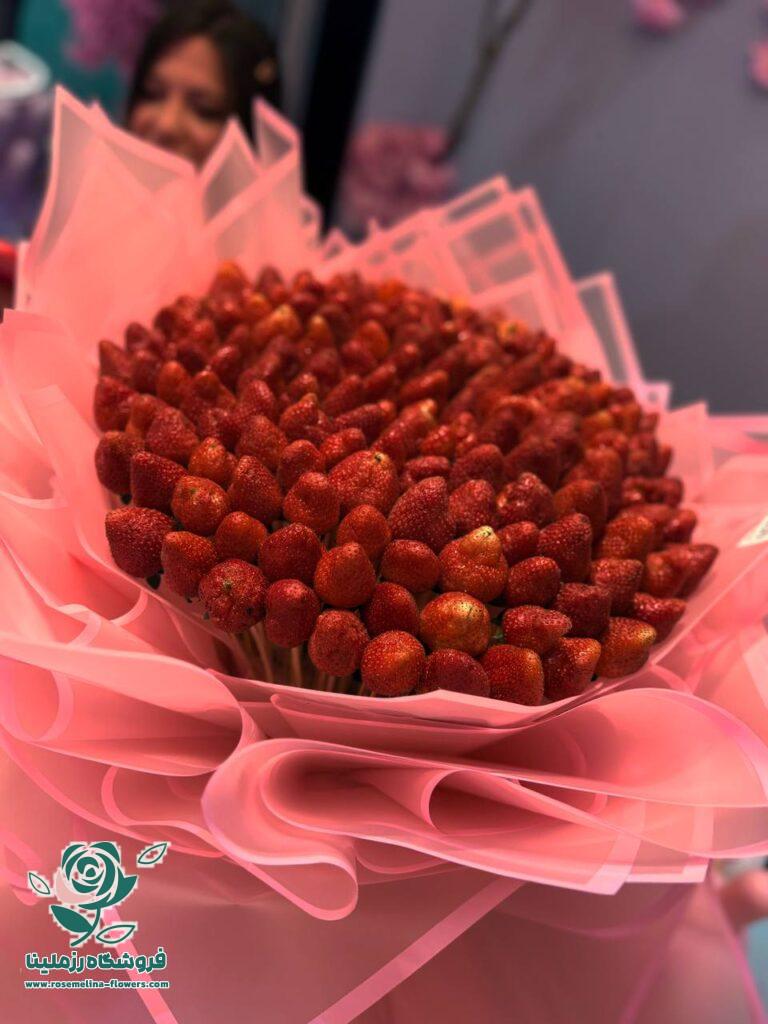 دسته گل توت فرنگی