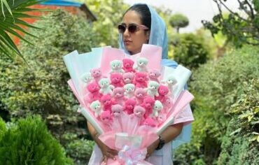 دسته گل عروسکی سفید صورتی آیتم: M20